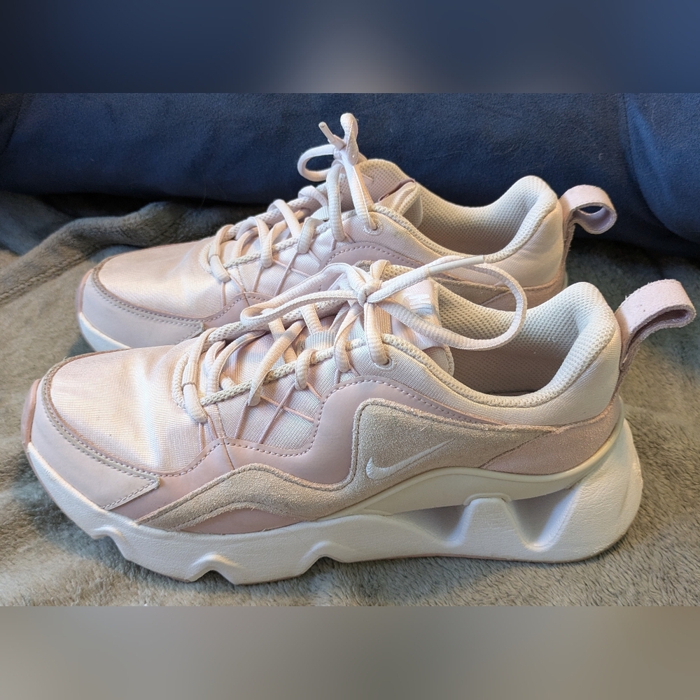 Nike Pink and White Nike RYZ 365